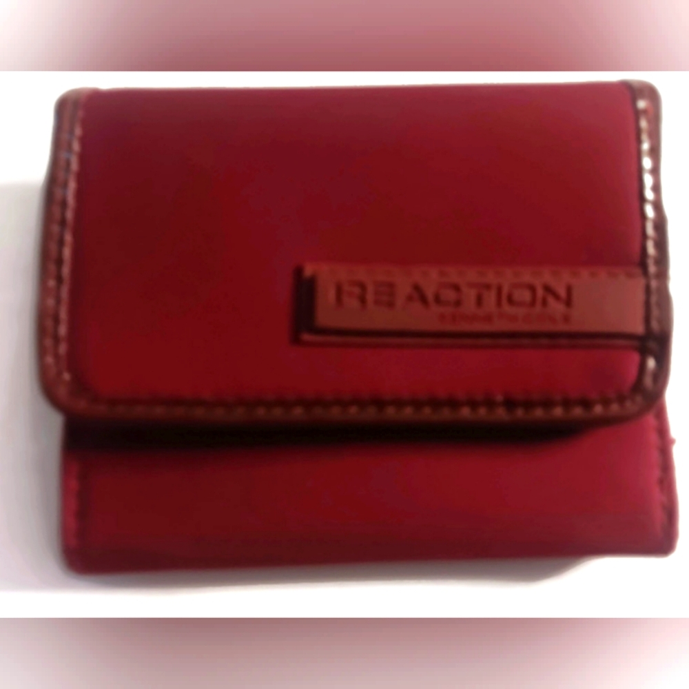 Kenneh Cole  Reaction Beautiful  Mini Trifold Wallet, NWT!, Red